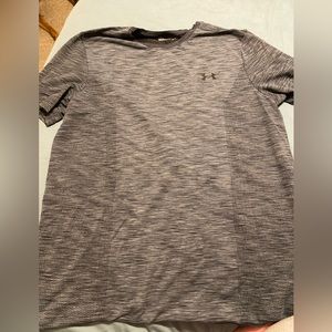Under Armour Fitted Hear Gear T-Shirt